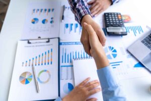 Cryptocurrency Market Sees Volatility: Experts Analyze Implications for Investors